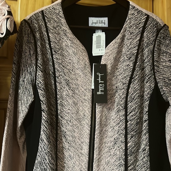 Ladies dress size 14 with tags attached. Beautiful pink design - Picture 2 of 3